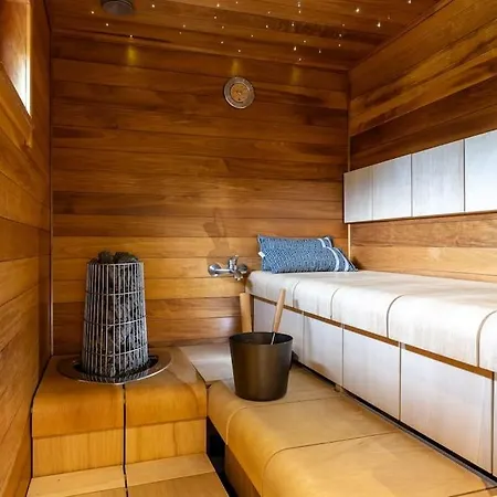 Kurjenkenkae By Hiyllaes Kittilä