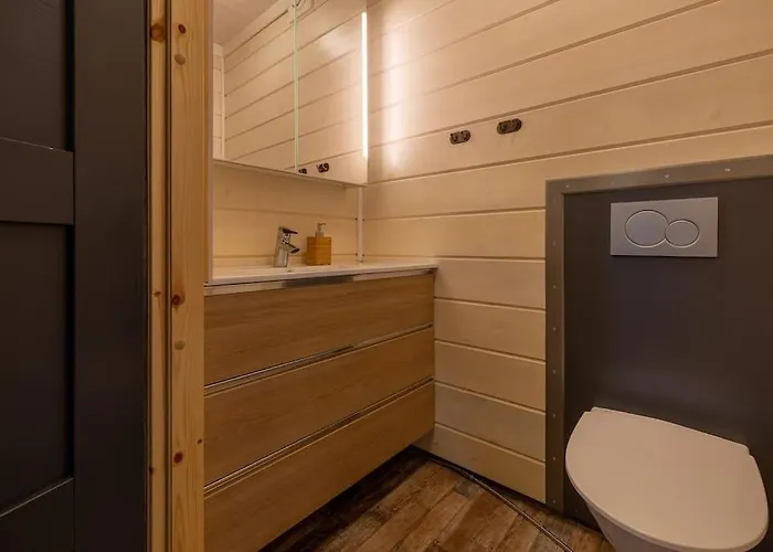 Kurjenkenkae By Hiyllaes شقة *