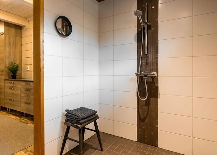 Kurjenkenkae By Hiyllaes *